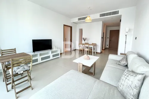 12 cheques | Furnished | Exclusive| Vacant