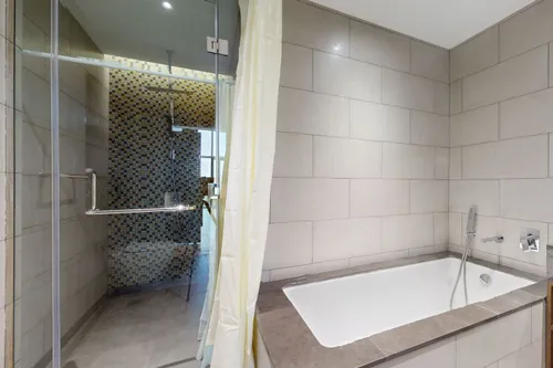 5 Bedrooms Apartment in Park Gate Residences