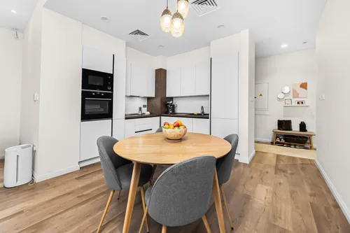 3 Bedrooms Apartment in Urbana