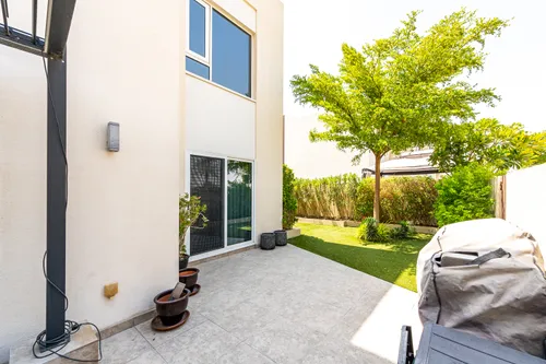 3 Bedrooms Apartment in Urbana