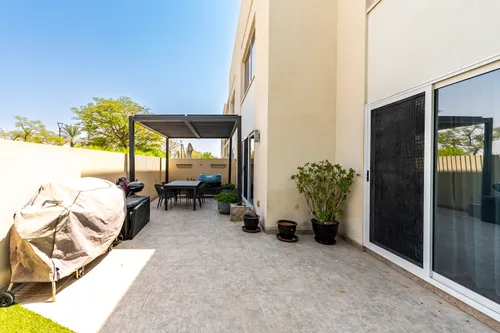 3 Bedrooms Apartment in Urbana
