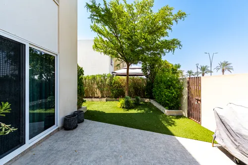 3 Bedrooms Apartment in Urbana