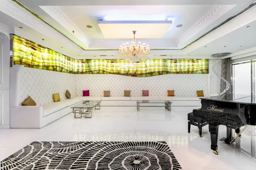 5 Bedrooms Apartment in Emirates Crown