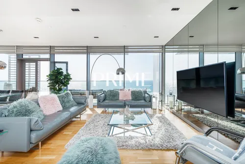 4 Bedrooms Apartment in Apartment Building 3