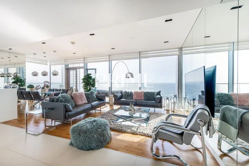 4 Bedrooms Apartment in Apartment Building 3