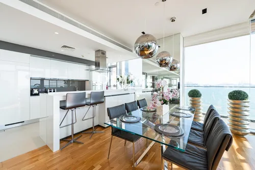 4 Bedrooms Apartment in Apartment Building 3