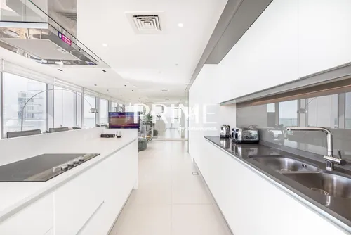 4 Bedrooms Apartment in Apartment Building 3
