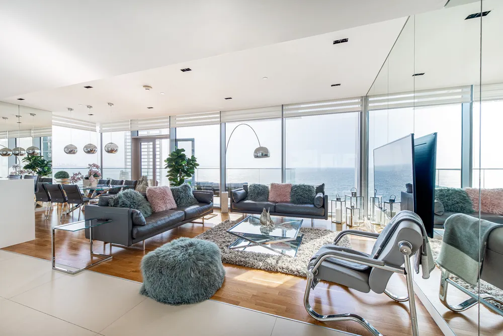 4 Bedrooms Apartment in Apartment Building 3