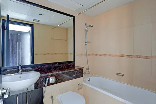 2 Bedrooms Apartment in Goldcrest Views 2