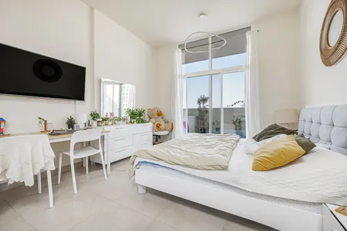 Apartment in Azizi Plaza