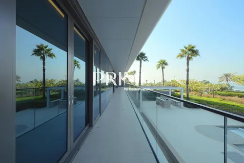 3 Bedrooms Apartment in Mansion 4