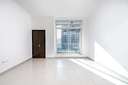 Vacant | Mid floor | Marina view