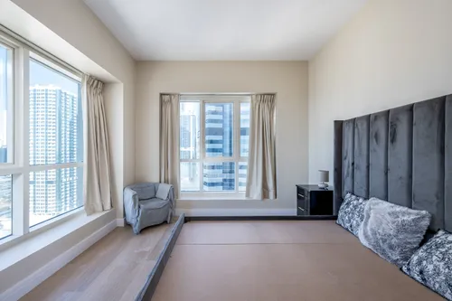 2 Bedrooms Apartment in Lake Point Tower