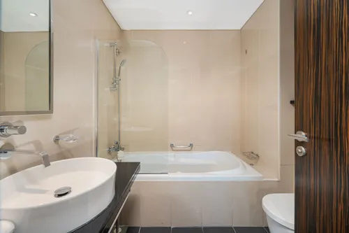 2 Bedrooms Apartment in Bonnington Tower
