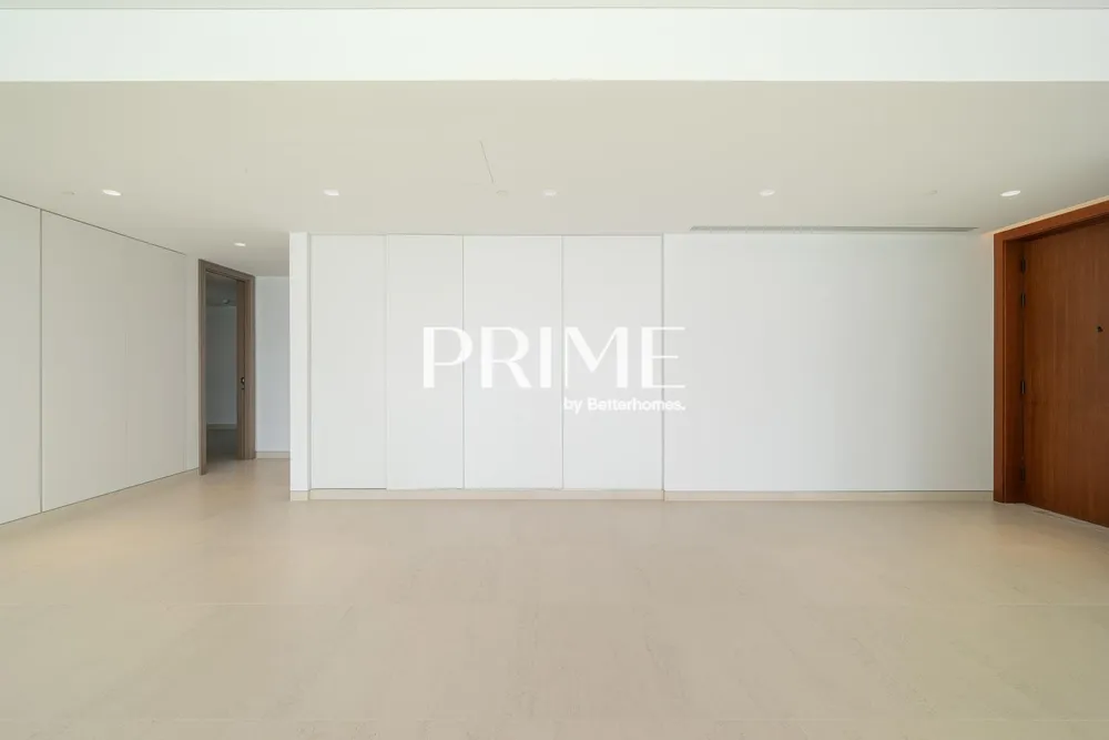 4 Bedrooms Apartment in Mansion 3