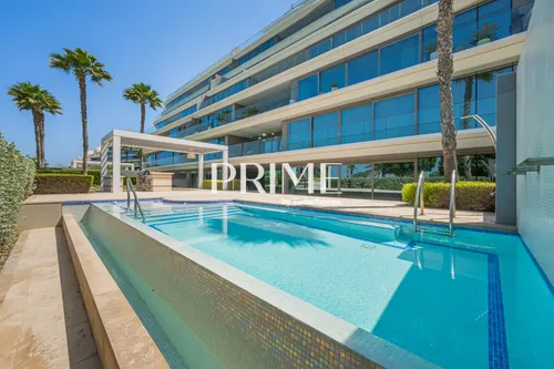 3 Bedrooms Apartment in Mansion 2
