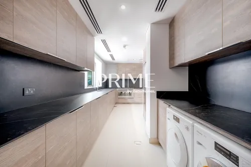 4 Bedrooms Apartment in Mansion 1
