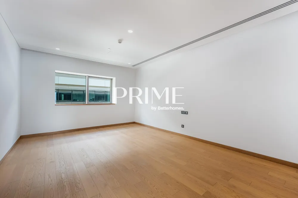 4 Bedrooms Apartment in Mansion 1