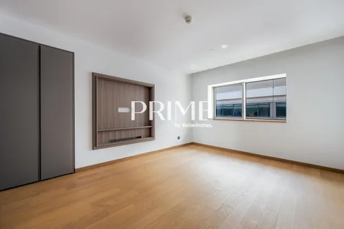 4 Bedrooms Apartment in Mansion 1