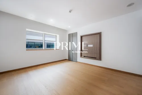 4 Bedrooms Apartment in Mansion 1