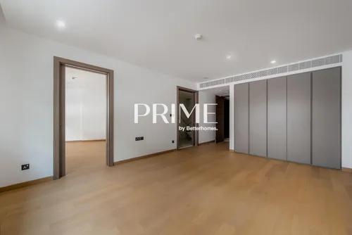 4 Bedrooms Apartment in Mansion 1