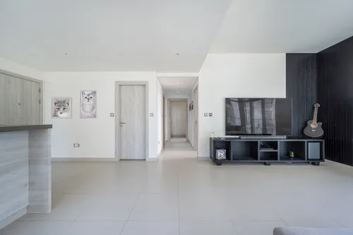 2 Bedrooms Apartment in The Cove Building 1