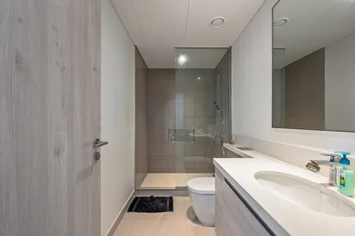 2 Bedrooms Apartment in The Cove Building 1