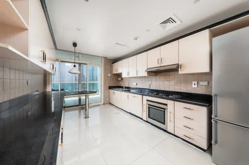 3 Bedrooms Apartment in Marina Mansions