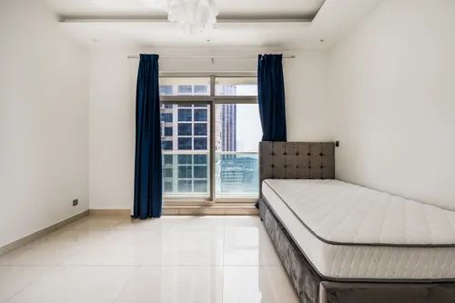 3 Bedrooms Apartment in Marina Mansions