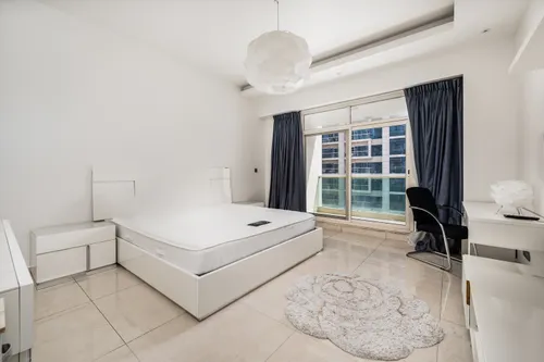 3 Bedrooms Apartment in Marina Mansions