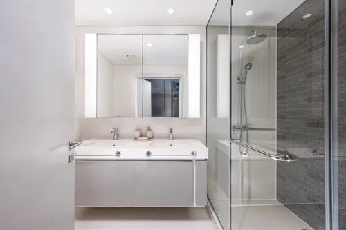 2 Bedrooms Apartment in Sunrise Bay Tower 1