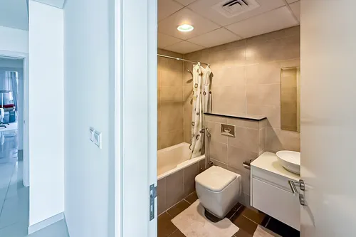 2 Bedrooms Apartment in Carson C