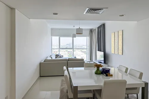 2 Bedrooms Apartment in Carson C