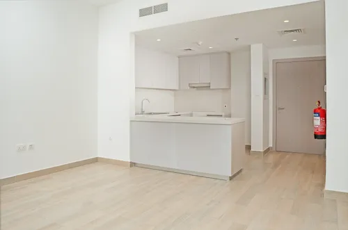 2 Bedrooms Apartment in Waters Edge