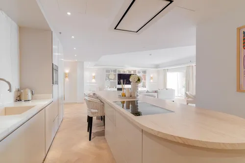 3 Bedrooms Apartment in The Fairmont Palm Residence South