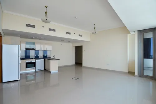 Panoramic High-Floor| Next to Tram Station