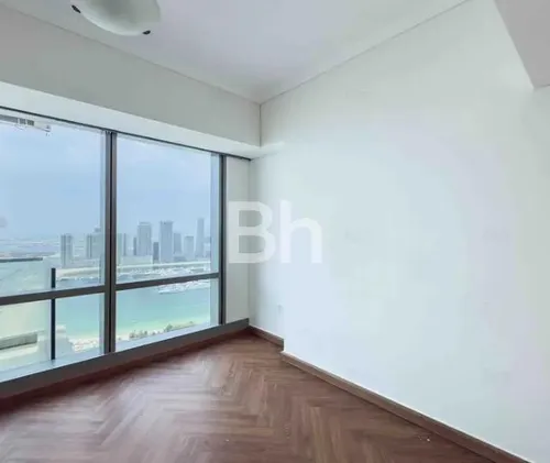 High-Floor| Next to Tram|Tenanted