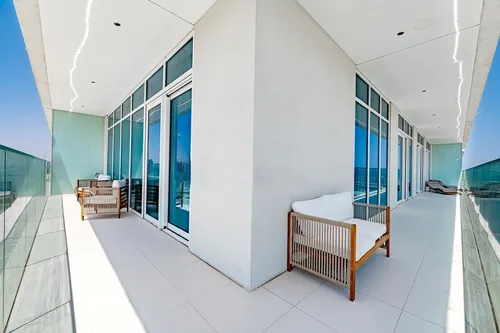 3 Bedrooms Apartment in Sunrise Bay Tower 1