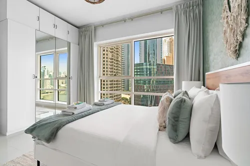 3 Bedrooms Apartment in Marina Quays North