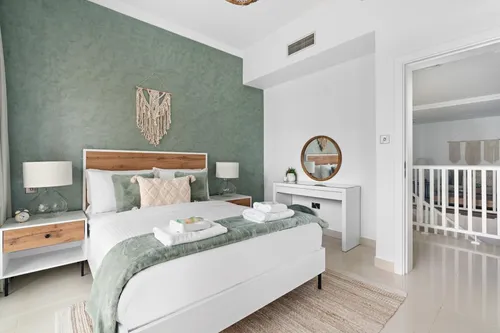 3 Bedrooms Apartment in Marina Quays North