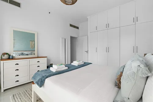 3 Bedrooms Apartment in Marina Quays North