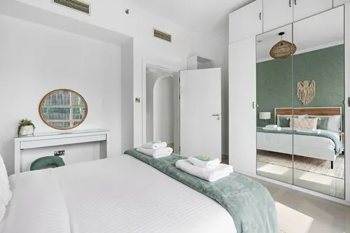 3 Bedrooms Apartment in Marina Quays North