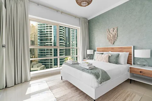 3 Bedrooms Apartment in Marina Quays North