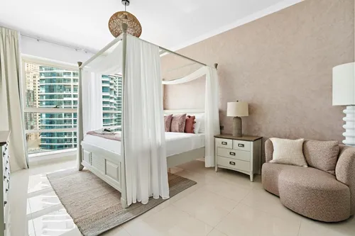 3 Bedrooms Apartment in Marina Quays North