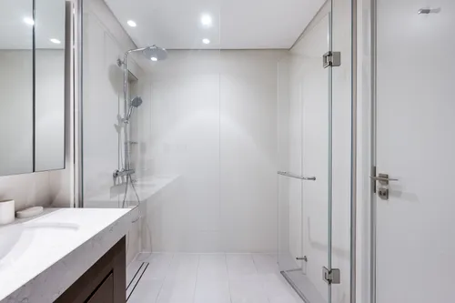 2 Bedrooms Apartment in Beach Isle Tower 1