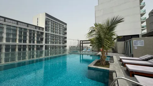 Mid floor | Brand new | Vacant | Community views
