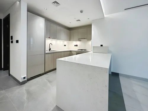 2 Bedrooms Apartment in The Crest Tower A