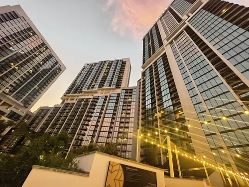 2 Bedrooms Apartment in The Crest Tower A