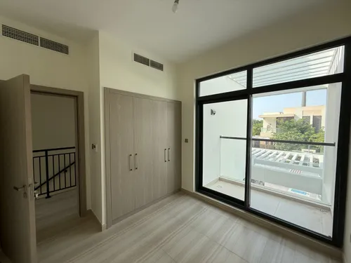 4 Bedrooms Townhouse in Phoenix