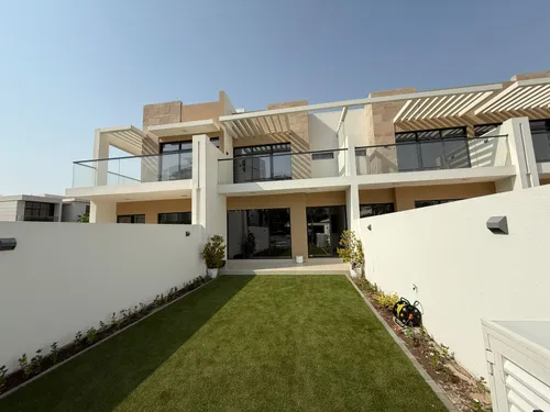 4 bed | Prime Location | Bright and Elegant